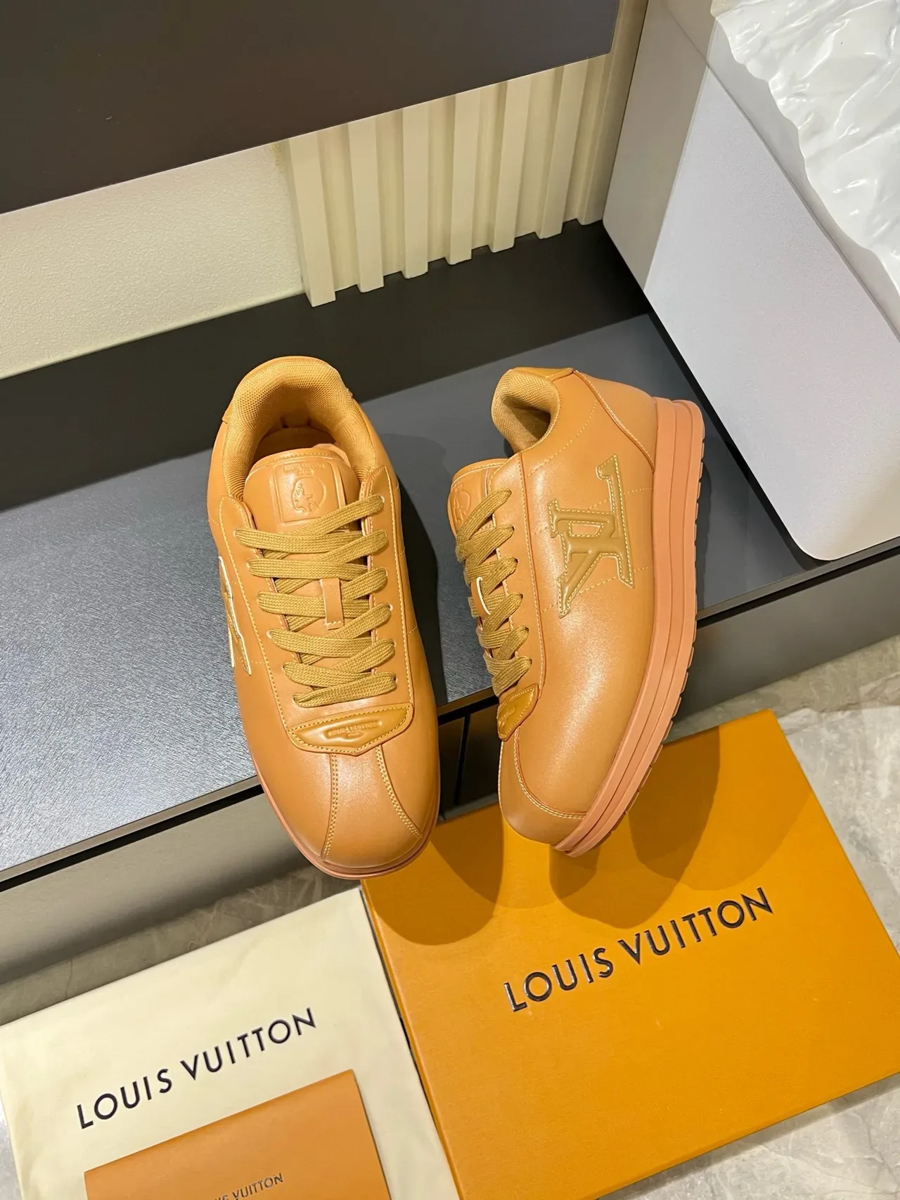 Louis Vuitton LV Trainer Tan Leather जीवन शैली स्नीकर्स 4