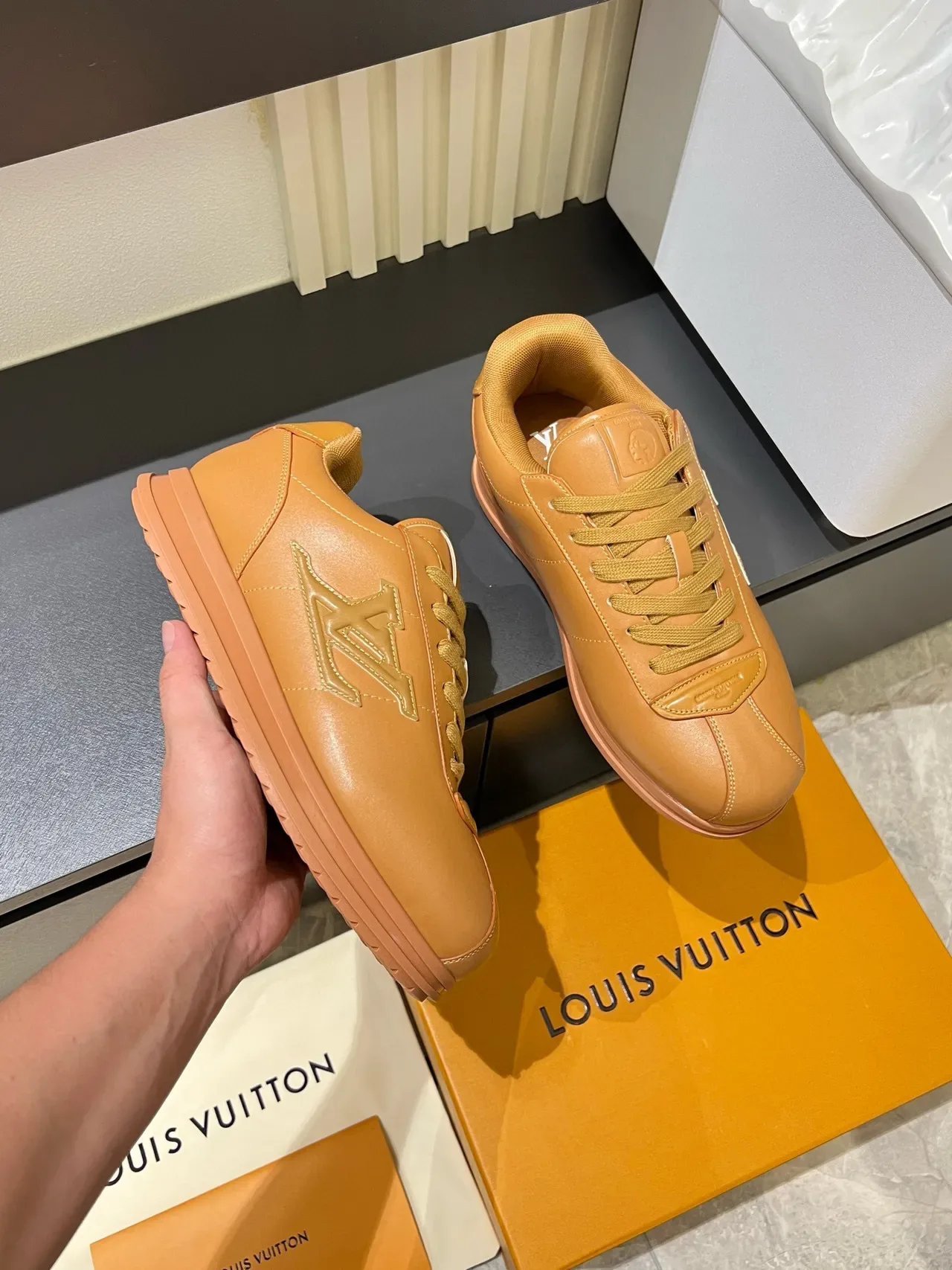 Louis Vuitton LV Trainer Tan Leather जीवन शैली स्नीकर्स 6
