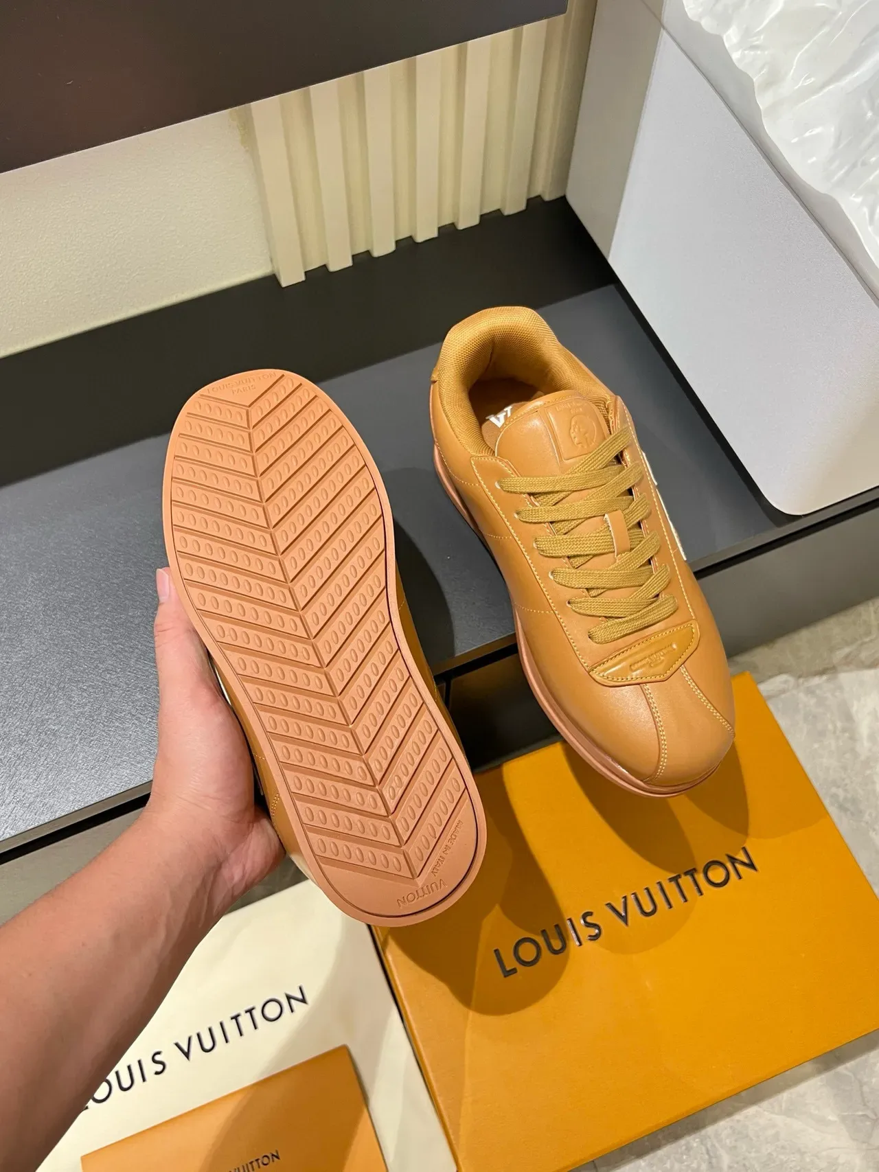 Louis Vuitton LV Trainer Tan Leather जीवन शैली स्नीकर्स 7