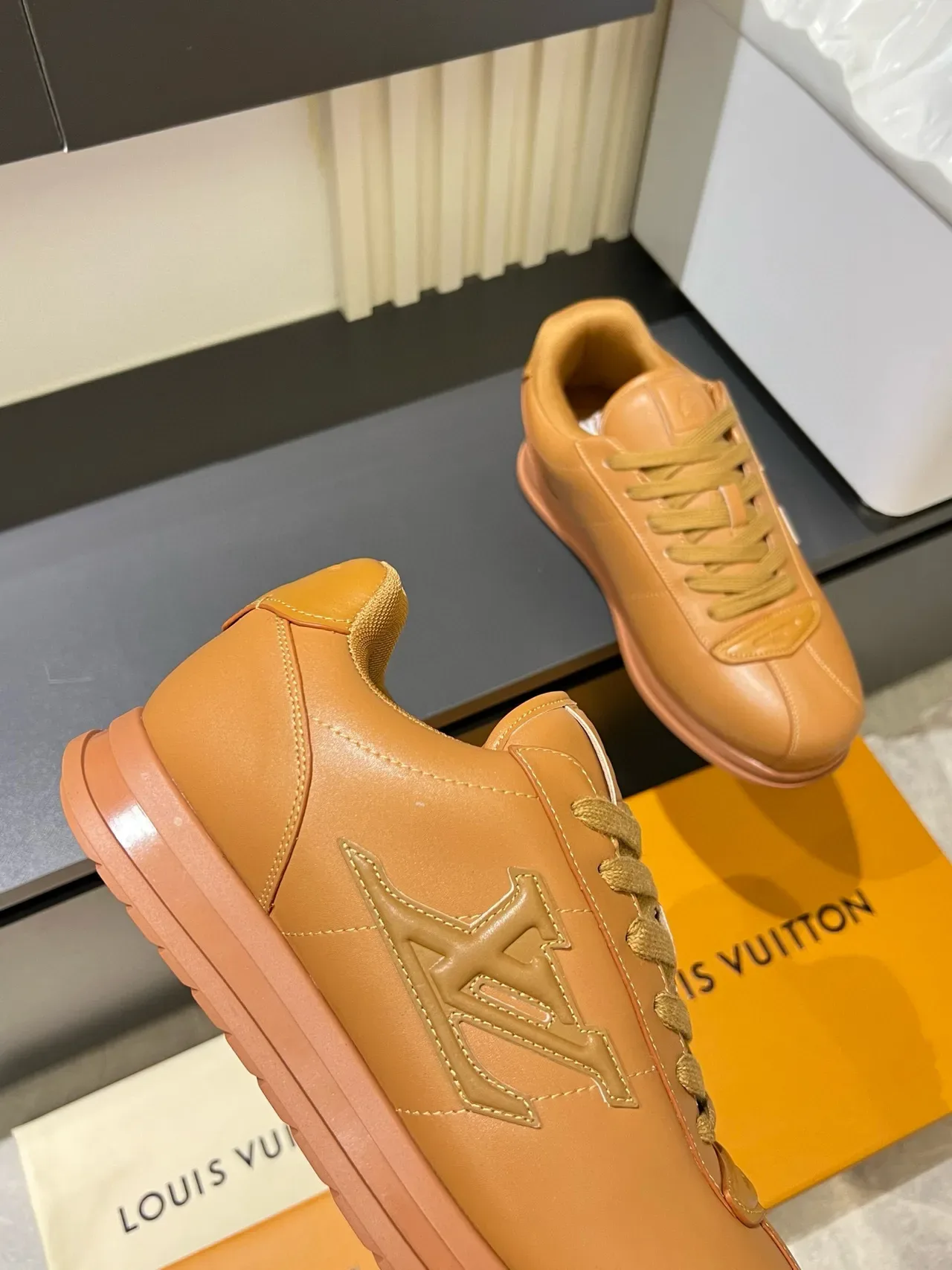 Louis Vuitton LV Trainer Tan Leather जीवन शैली स्नीकर्स 8