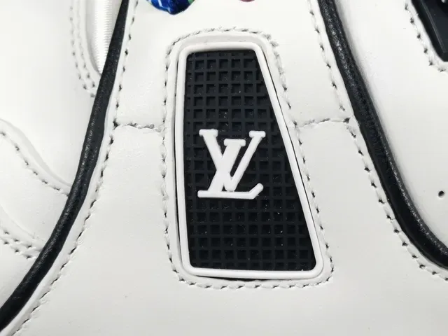 Louis Vuitton LV Trainer أبيض أسود منخفض القدمة سيليويت جلد علوي أحذية رياضية أسلوب حياة 4