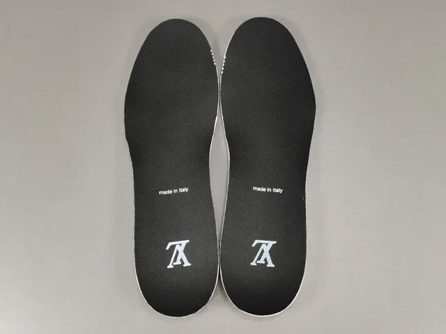Louis Vuitton LV Trainer أبيض أسود منخفض القدمة سيليويت جلد علوي أحذية رياضية أسلوب حياة 9