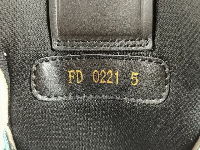 Louis Vuitton LV Trainer أبيض أسود منخفض القدمة سيليويت جلد علوي أحذية رياضية أسلوب حياة 15