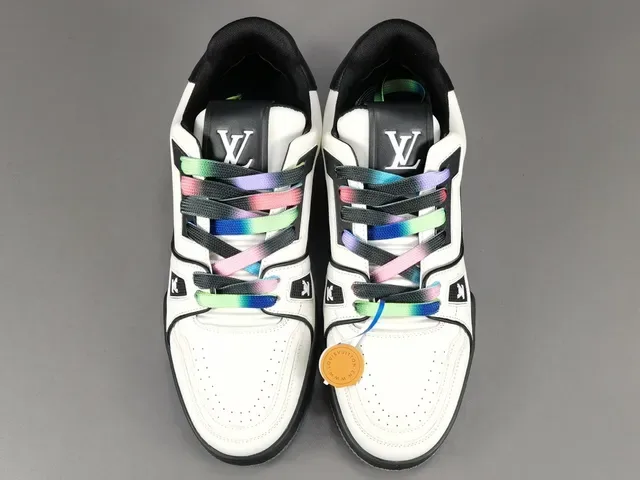 Louis Vuitton LV Trainer أبيض أسود منخفض القدمة سيليويت جلد علوي أحذية رياضية أسلوب حياة 18