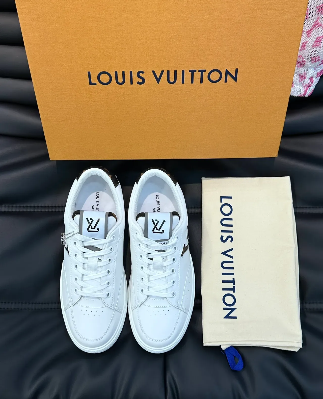 Louis Vuitton LV Trainer blanc noir Monogram style de vie Sneakers 4