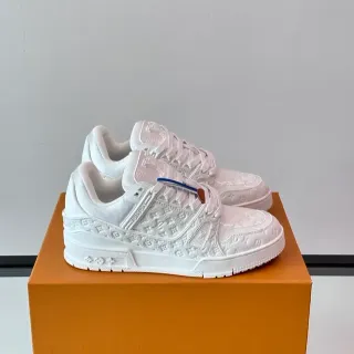 Louis Vuitton LV Trainer Zapatillas Lifestyle Blanco y Azul Cuero Monograma Embossado Estructuradas con Suela Media Capa