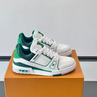 Louis Vuitton LV Trainer Zapatillas Lifestyle Blancas y Verdes Cuero Panelado Monogram Acentuado