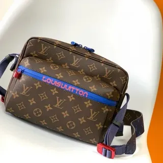 लुई विटन Maille भूरा नीला Monogram Canvas क्षैतिज जिप पॉकेट मेसेंजर बैग