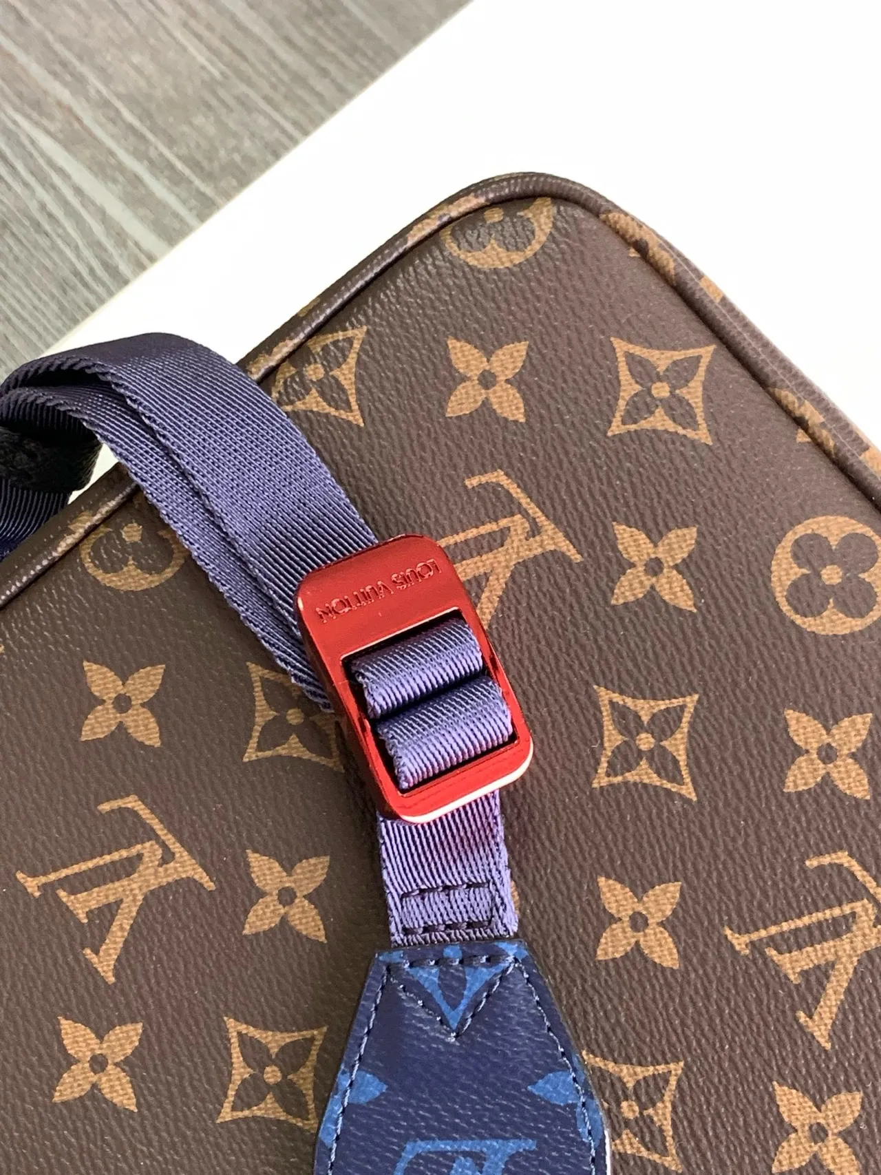 Louis Vuitton Maille Marron Bleu Monogram Toile Fermeture éclair horizontale Poche Sac messager 3