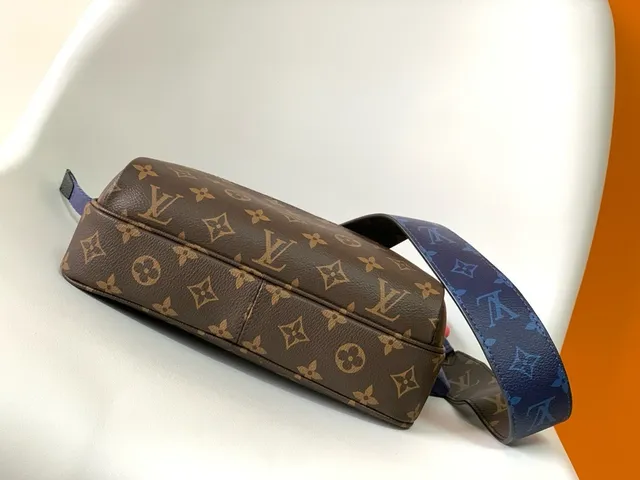 Louis Vuitton Maille Marron Bleu Monogram Toile Fermeture éclair horizontale Poche Sac messager 5