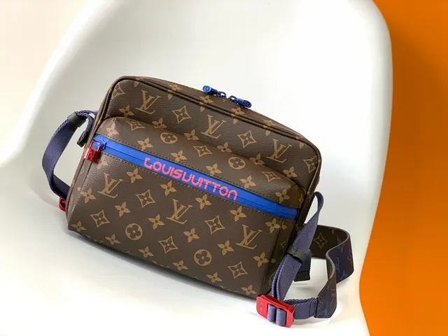 Louis Vuitton Maille Marron Bleu Monogram Toile Fermeture éclair horizontale Poche Sac messager 8