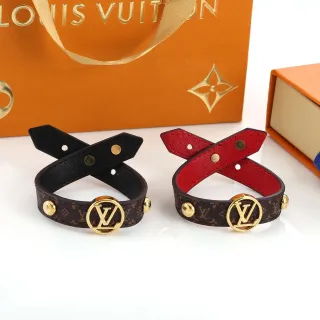 سوار لويس فيتون مونوغرام كانفاس بني احمر ذهبي دائري ميداليون LV