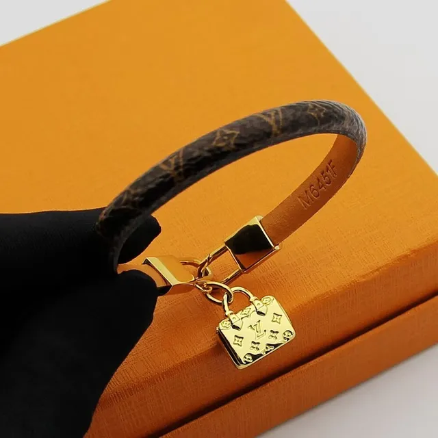 Louis Vuitton Monogram Canvas Gold-Tone Mini Bolsa Charm Pulseira 3