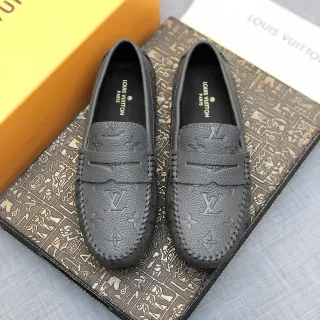 Louis Vuitton مونوغرام جلد لوفر منقوش
