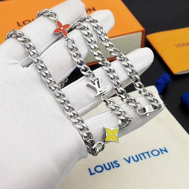 Louis Vuitton Monogram Flower Enamel Charm Curb Chain Necklace 8