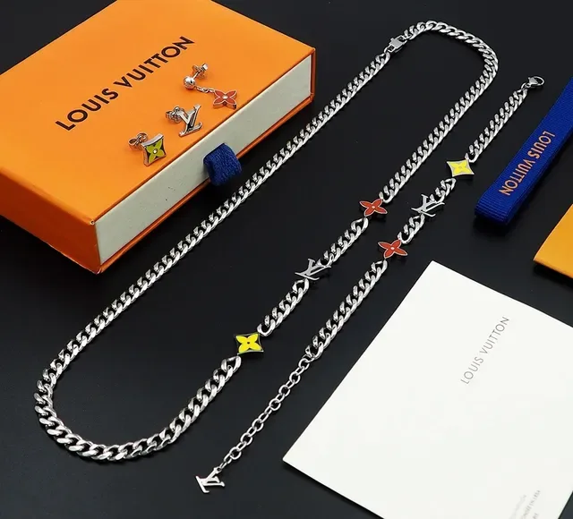 Louis Vuitton Monogram Flower Enamel Charm Curb Chain Necklace 9