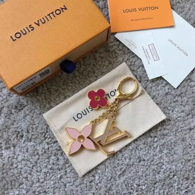 Louis Vuitton Monogram حامل مفاتيح زهرة ذهبي وردي معدني مينا سوار زهور 3