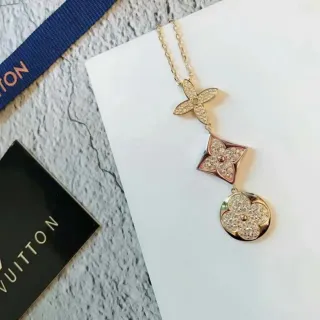 Colar Louis Vuitton Monogram Flower Três Pendentifs Pavé Cristal