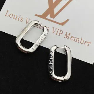 أقراط Louis Vuitton Monogram فضية مستطيلة حلق مصقولة من المعدن