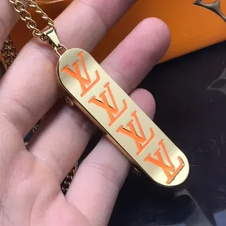 Louis Vuitton Monogram قلادة مينا برتقالية ذهبية