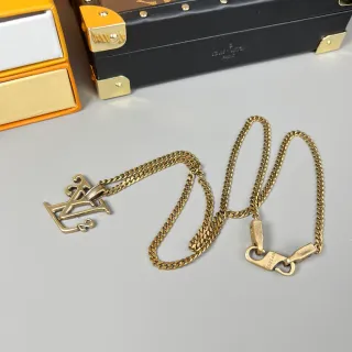 Louis Vuitton Monogram Pendente Corrente Curb Dourada
