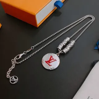 Colar com pingente Louis Vuitton Monogram Corrente prateada e vermelha Circular