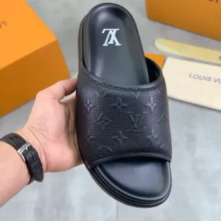 Louis Vuitton Monogram Pantufla de Cuero Perforado Negro