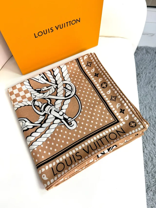 Louis Vuitton Cachecol de seda bege com impressão monograma 6