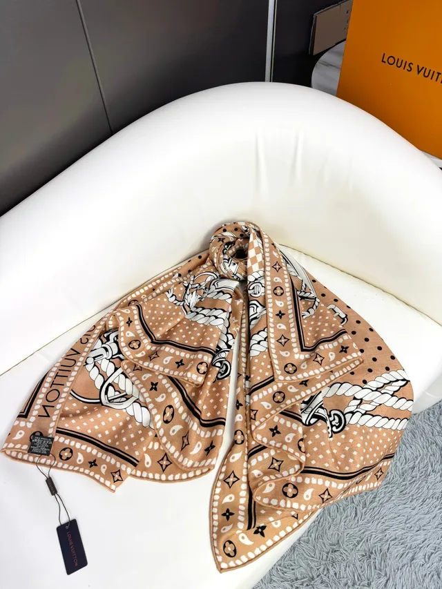 Louis Vuitton Cachecol de seda bege com impressão monograma 9