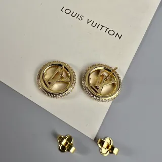 أقراط لويس فتون Monogram Stud ذهب أبيض دائري بافيه كريستال हالو