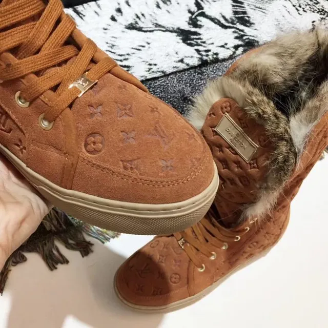 Louis Vuitton Monogram Suede Fur-Trimmed বুট ব্রাউন বেইজ Monogrammed Cuff হাঁটুর বুট 4
