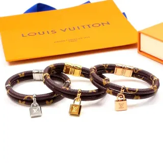 Louis Vuitton قفل ثلاثي التفاف مونोغرام سوار جلد