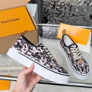 Louis Vuitton Tênis Lifestyle com Superior de Lona Rosa Preto Impressão de Leopardo Sola Plataforma Branca Grossa