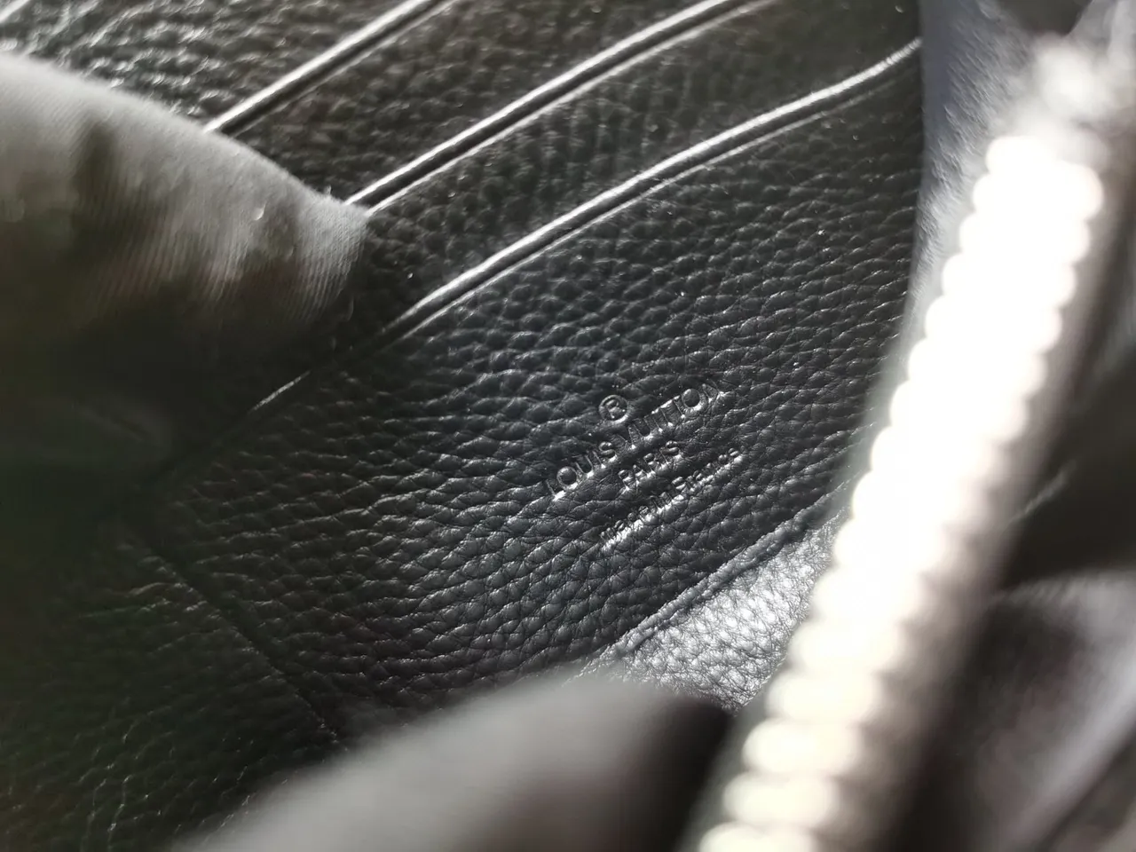 Louis Vuitton Textura de Diamante Acolchoada Preta Carteira Longa 2