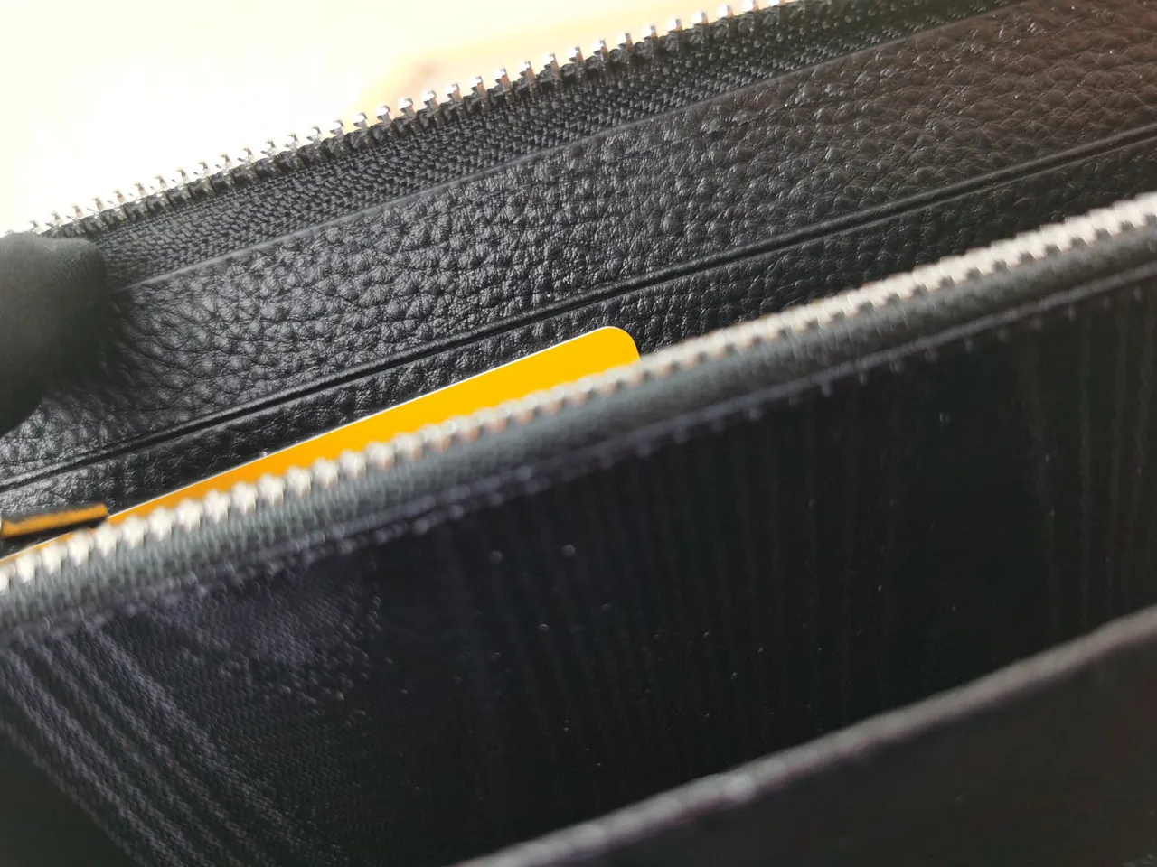 Louis Vuitton Textura de Diamante Acolchoada Preta Carteira Longa 3