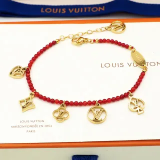 Louis Vuitton سوارة خرزية حمراء ذهبية مع تعويذات