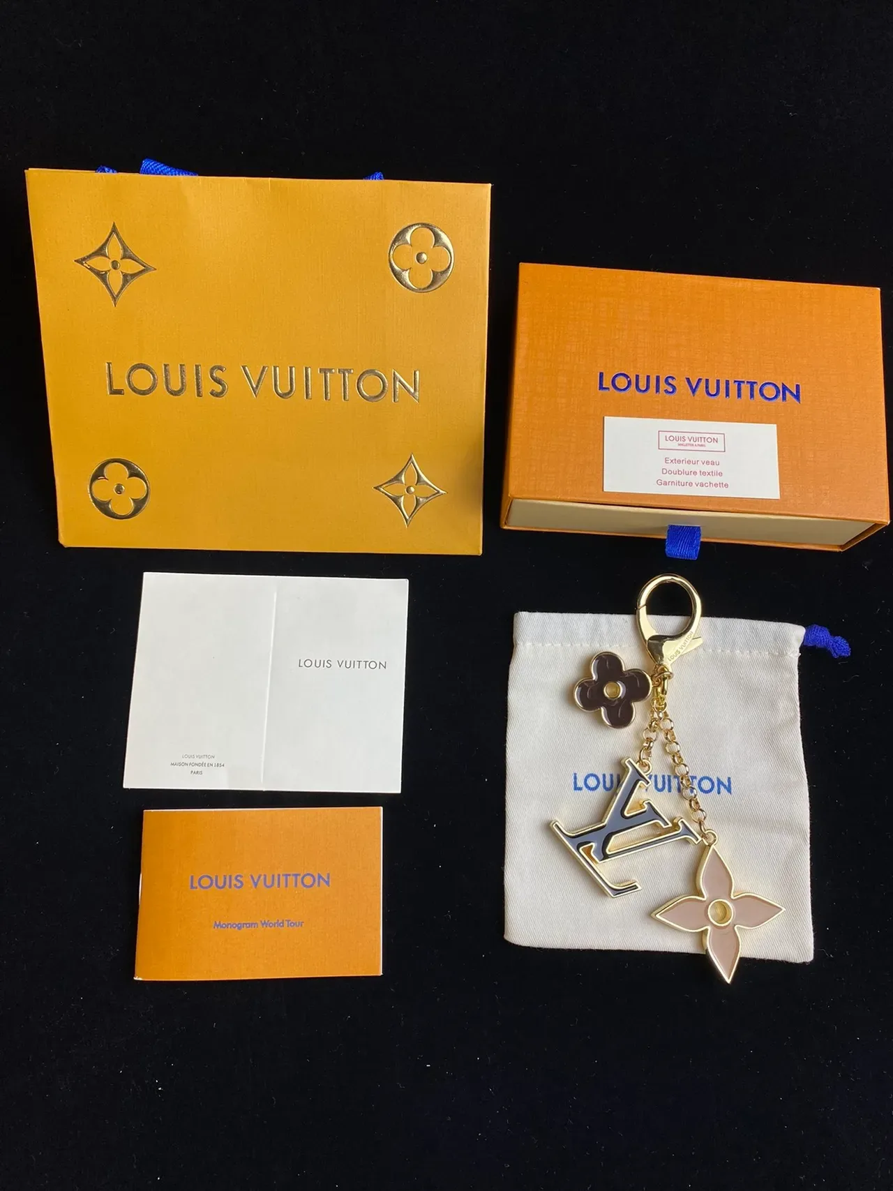 Louis Vuitton Capa Celular Metal Esmaltado Multi-Charm Vermelho Rosa 2