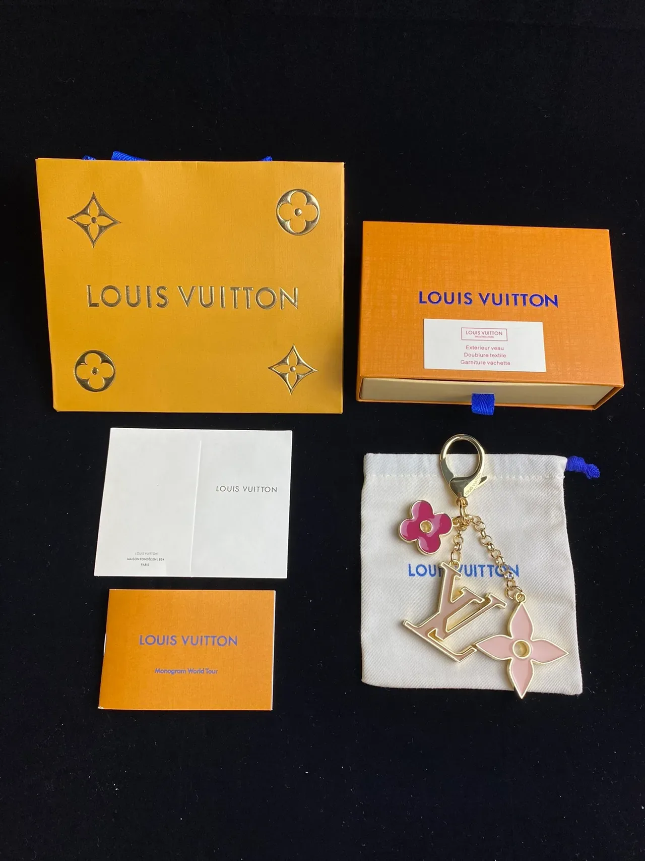 Louis Vuitton Capa Celular Metal Esmaltado Multi-Charm Vermelho Rosa 3
