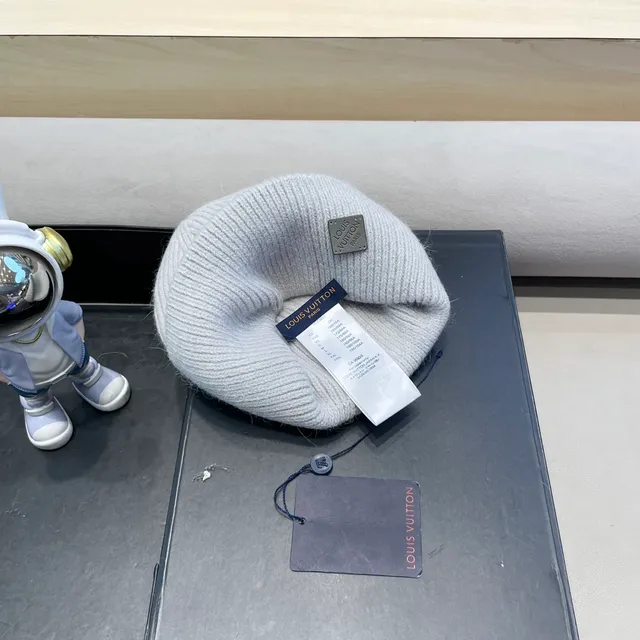 Louis Vuitton Bonnet tricoté côtelé gris 2