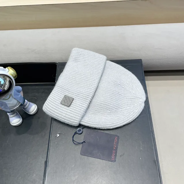 Louis Vuitton Bonnet tricoté côtelé gris 3