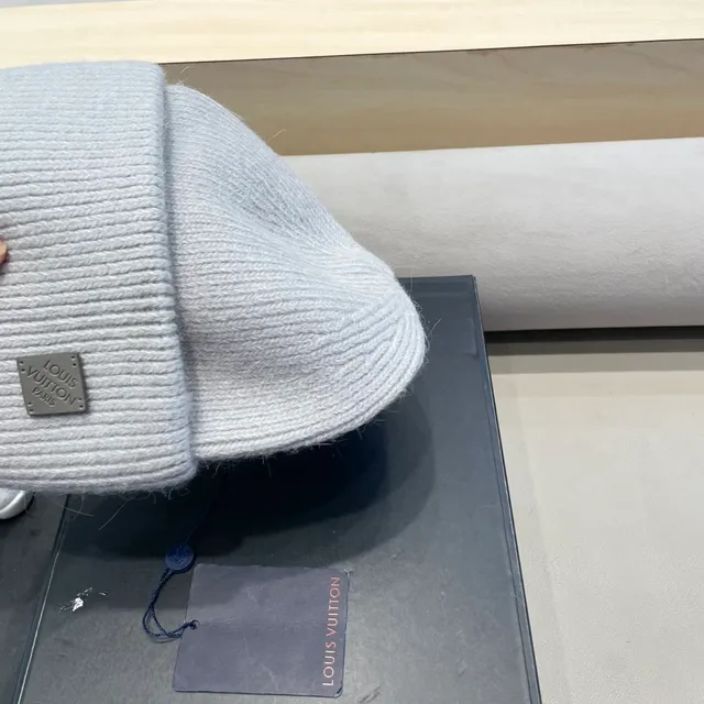 Louis Vuitton Bonnet tricoté côtelé gris 5