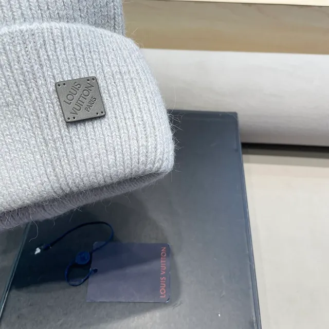 Louis Vuitton Bonnet tricoté côtelé gris 7