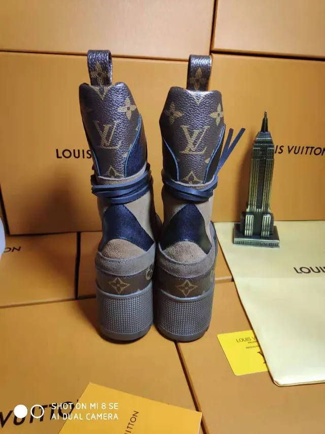 Louis Vuitton Run Away Beige Negro Suela de plataforma Monograma Paneles de cuero Botas de tobillo 4