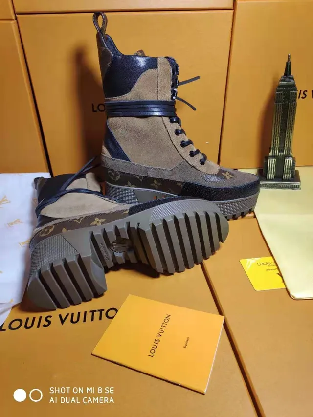 Louis Vuitton Run Away Beige Negro Suela de plataforma Monograma Paneles de cuero Botas de tobillo 5