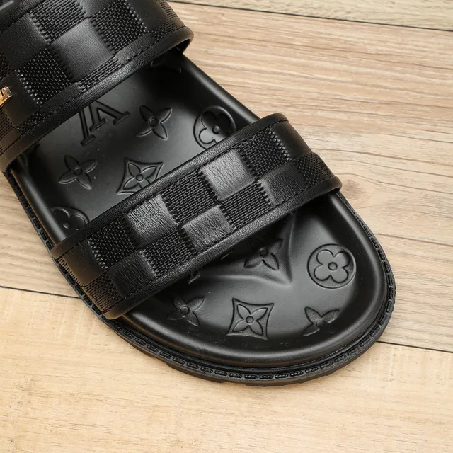 Louis Vuitton Run Away أسود Monogram Embossed كاجوال صنادل 3