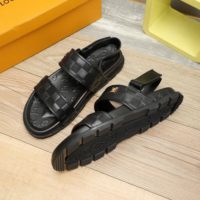Louis Vuitton Run Away أسود Monogram Embossed كاجوال صنادل 5