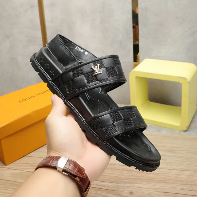 Louis Vuitton Run Away أسود Monogram Embossed كاجوال صنادل 7