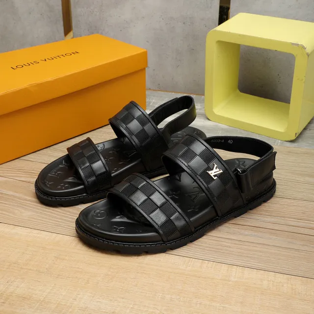 Louis Vuitton Run Away أسود Monogram Embossed كاجوال صنادل 8