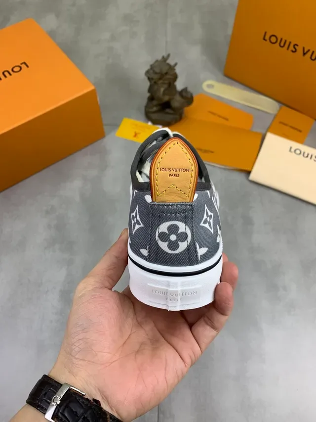Louis Vuitton Run Away ग्रे और सफेद Monogram Canvas लो-टॉप लाइफस्टाइल स्नीकर 3