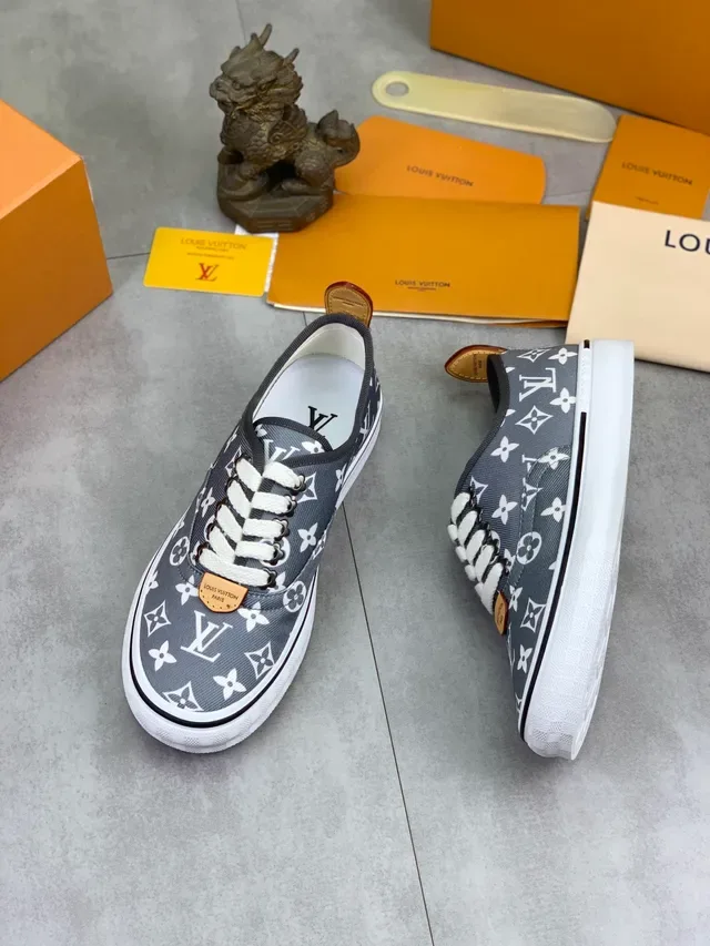 Louis Vuitton Run Away ग्रे और सफेद Monogram Canvas लो-टॉप लाइफस्टाइल स्नीकर 5